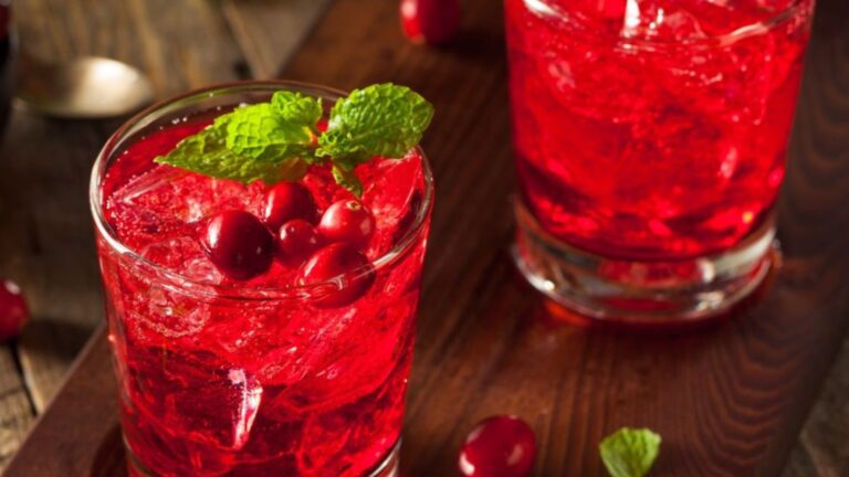 Holiday Cocktail Recipes to Impress Your Guests
