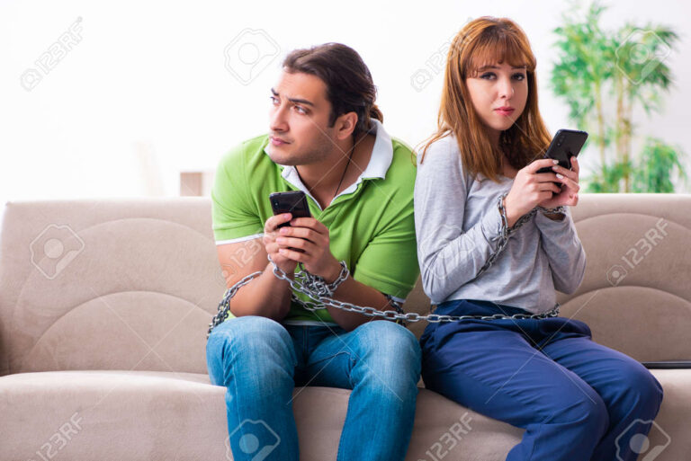 8 Brutal Ways Modern Dating Turns Romance Into a Transaction