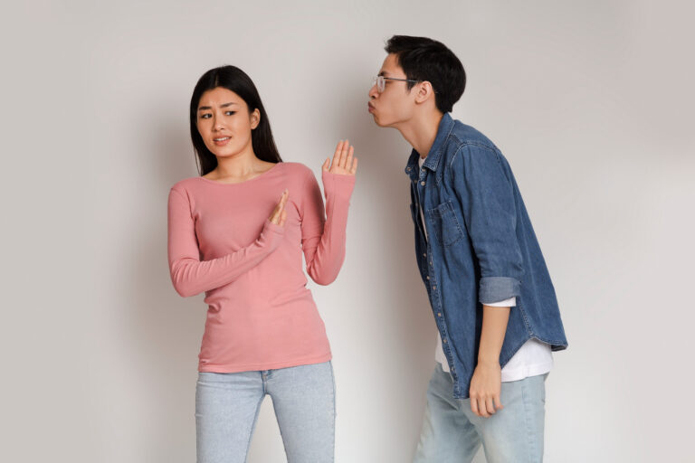 12 Narcissistic Friend Phrases That Quietly Break Your Confidence