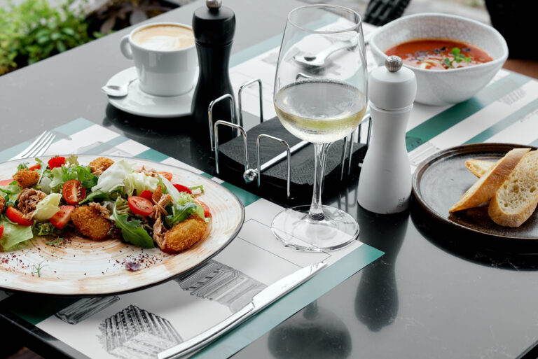 Americans Recalculate Dining Costs as Chain Restaurant Prices Climb Higher