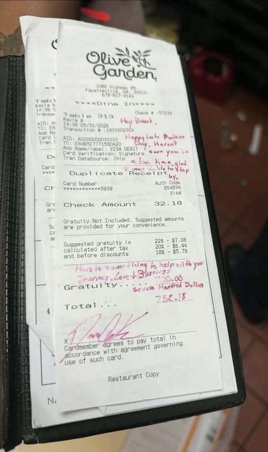 The $700 Tip That Sparked a Restaurant Firestorm: Inside the Olive Garden Dispute Still Dividing the Internet.