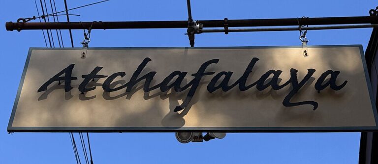 Why Food Lovers Keep Crossing the River for This New Orleans Restaurant That Divides Opinions