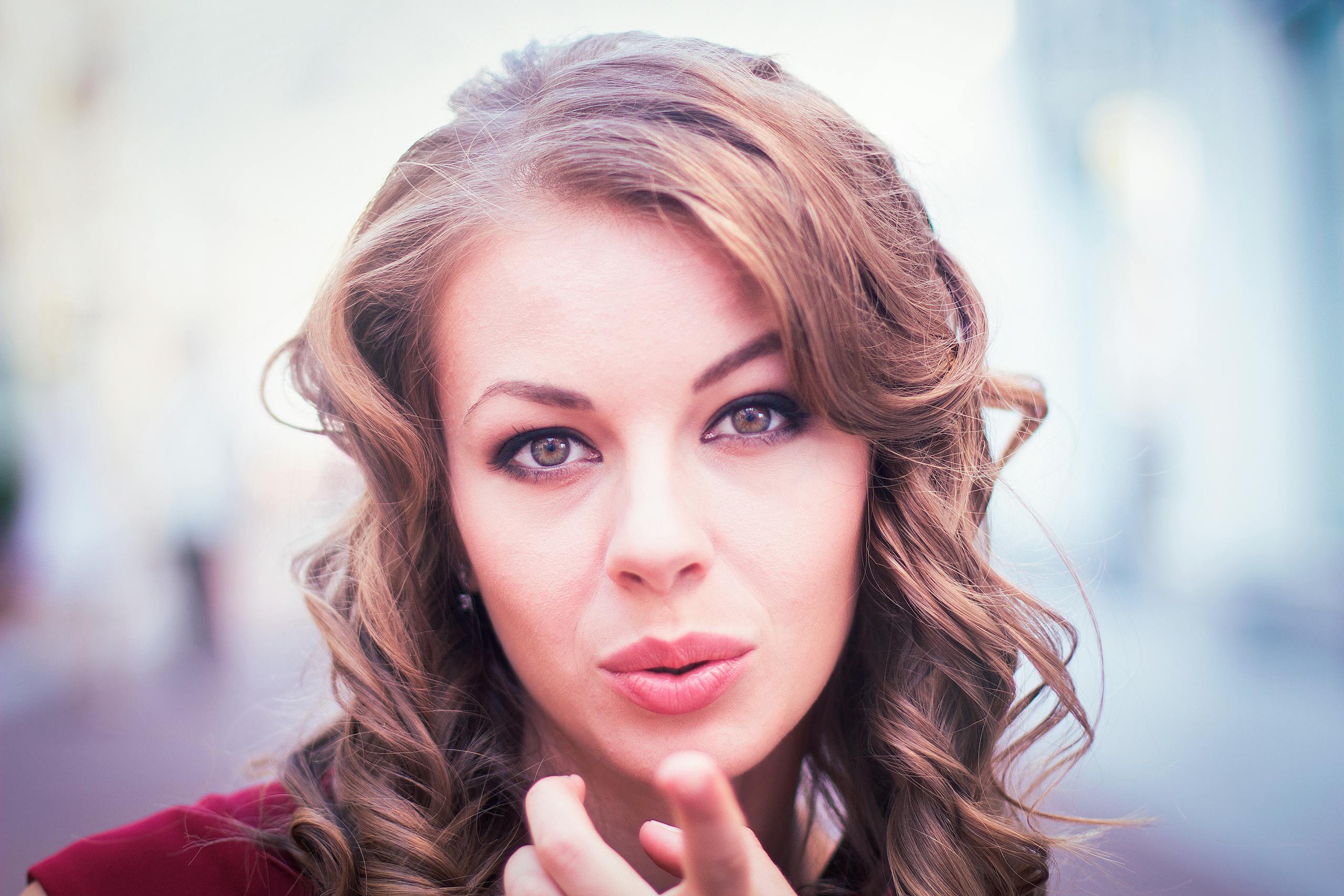 Close-up portrait of a woman with curly hair outdoors in Moscow.