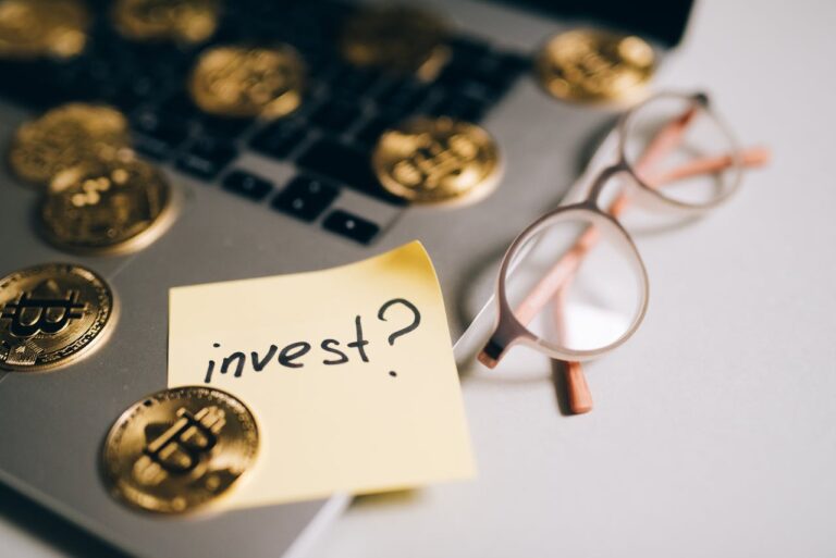 9 Hazardous Investing Traps Buffett Just Put in Focus