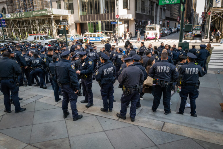 in New York, many police officers gather on 5th avenue