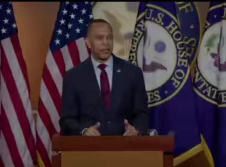 Hakeem Jeffries Takes Aim at Trump After World Cup Moment: “He Looked Like the Old Man in a Club Nobody Wanted Around”