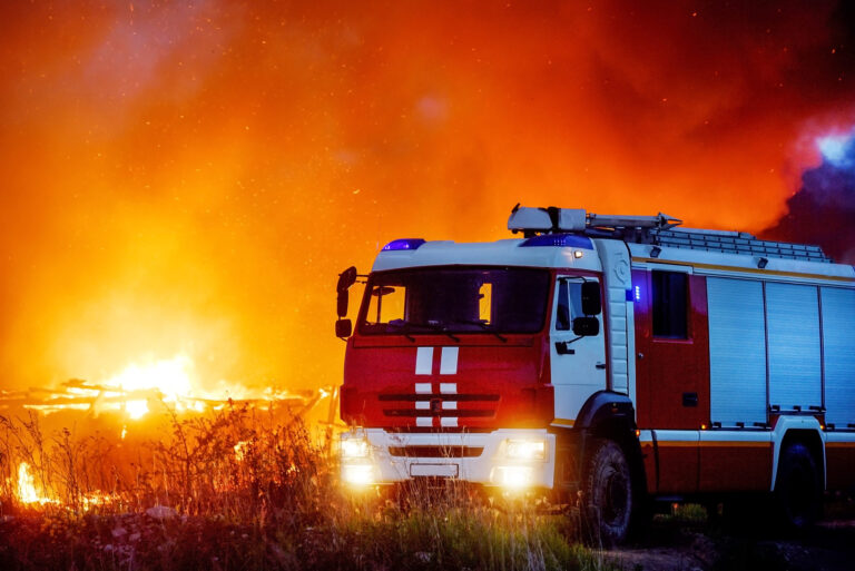 The fire truck on the night fire