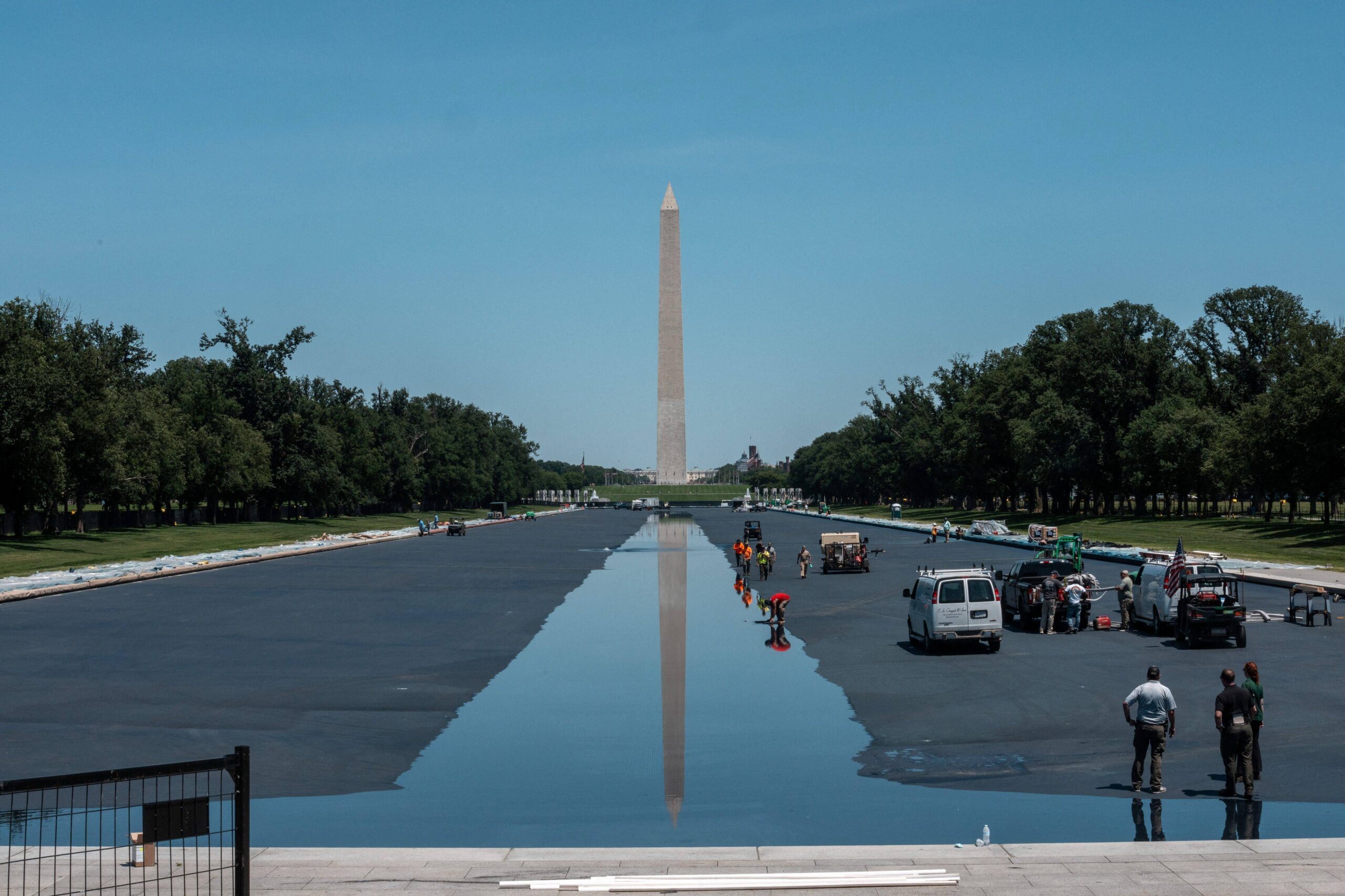 Trump blames contractor for Lincoln Memorial pool error