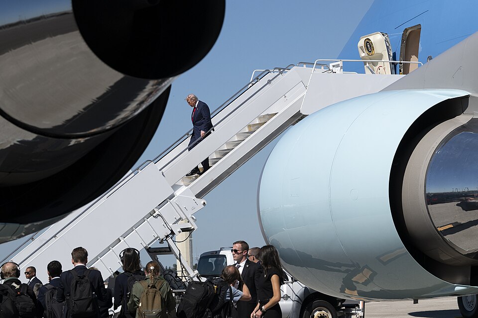 Former CIA director John Brennan says White House had duty to warn reporters about plane swap