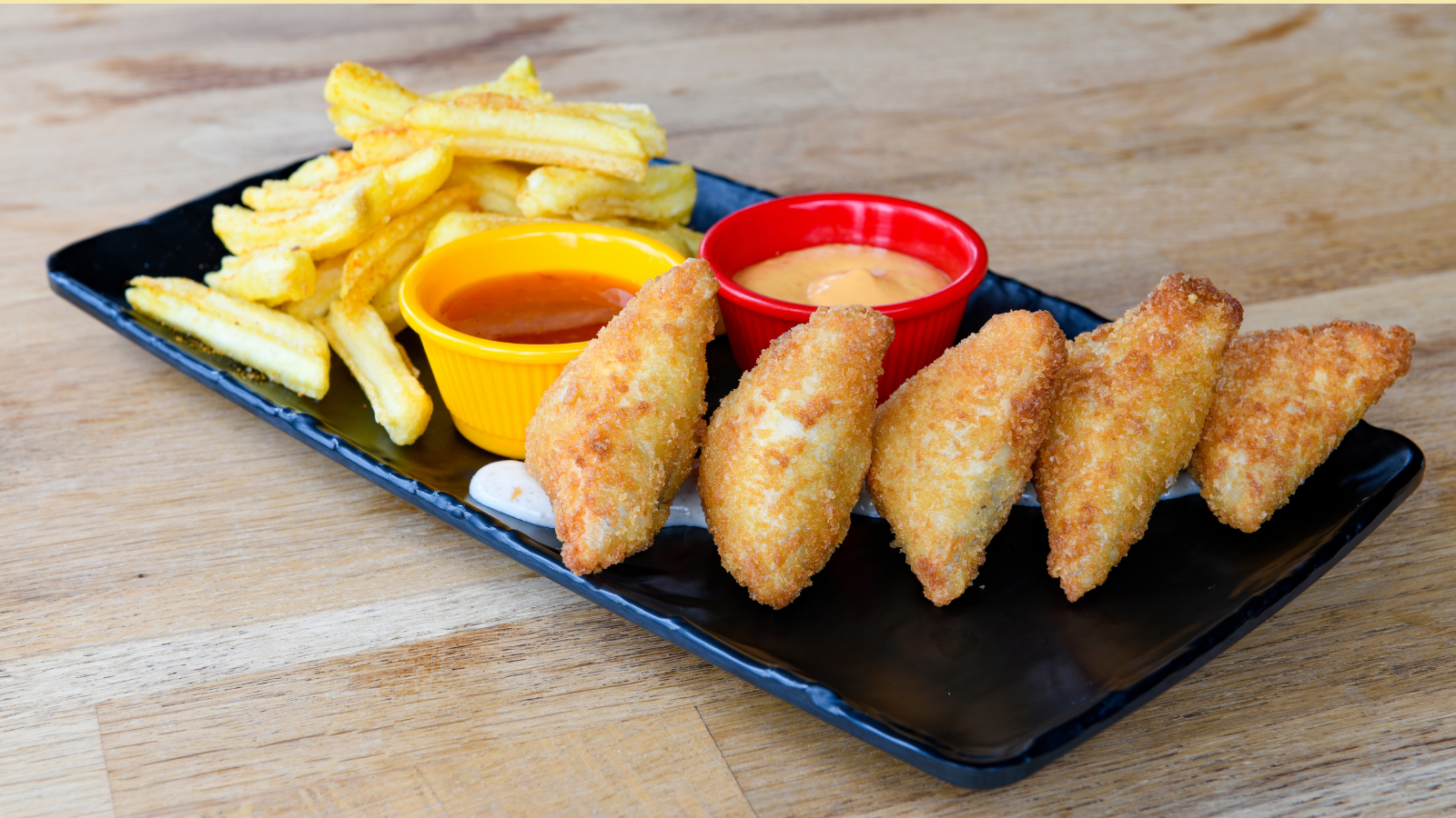 Fried spring rolls with sweet chili sauce and lime on the plate