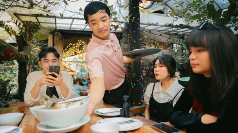 Here’s Why Certain Tables Get Served Before Yours : 10 Reasons