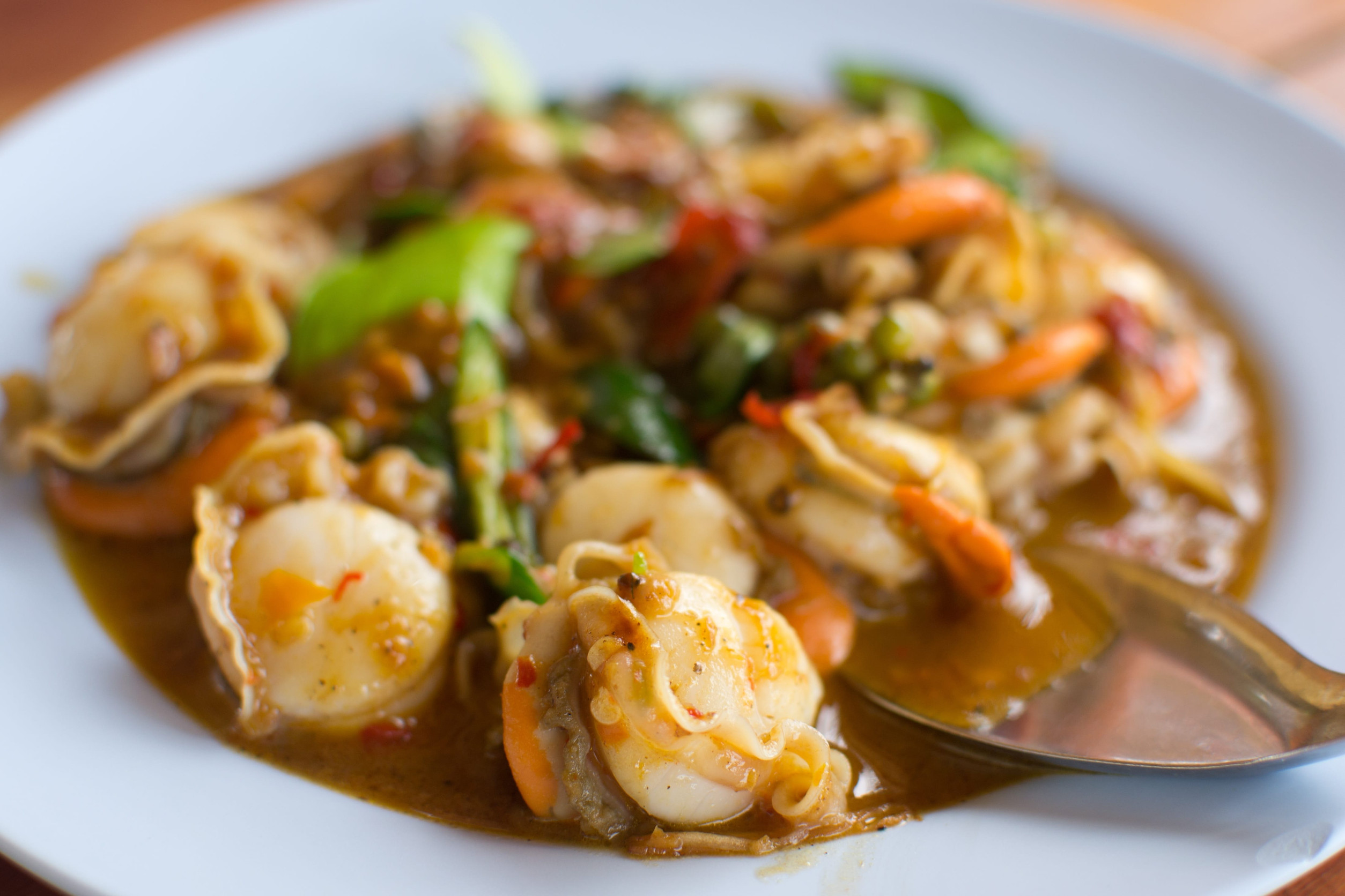 Stir fried scallop with Thai spicy sauce