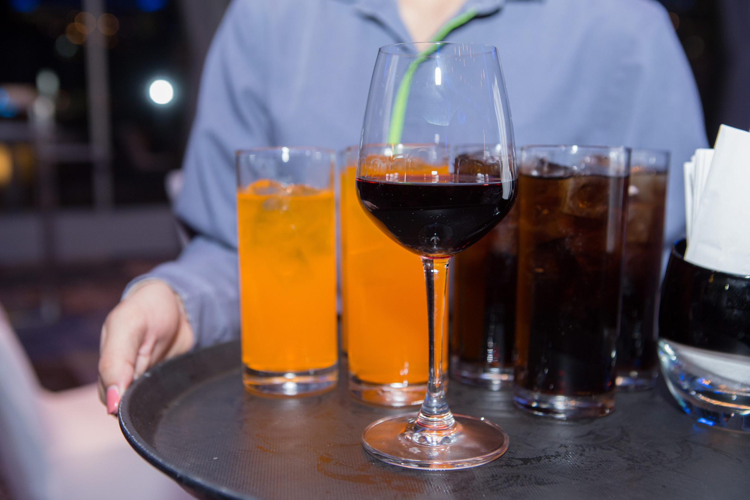 Glass drinks on the waiter's tray