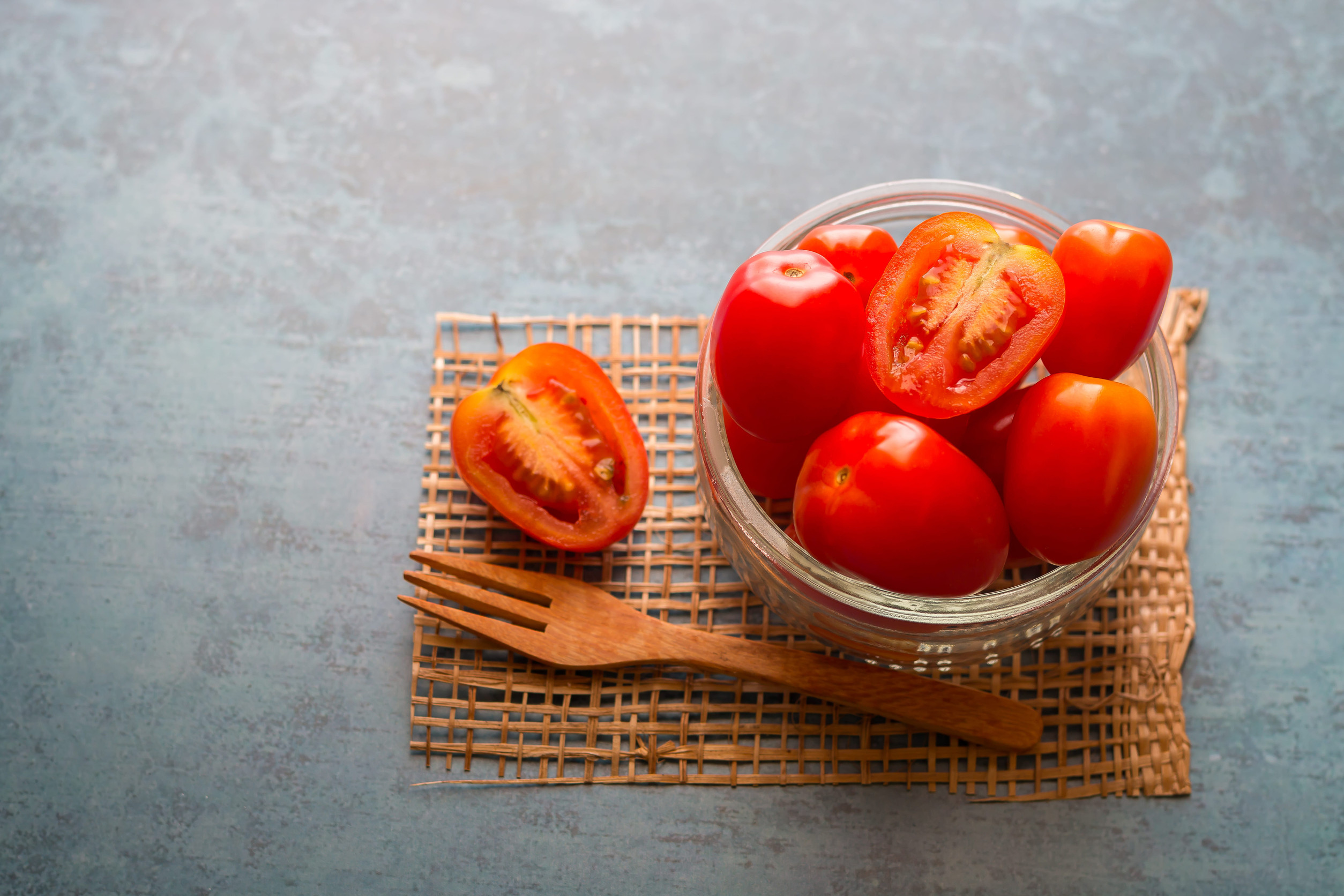 Red tomatoes are high in vitamins.