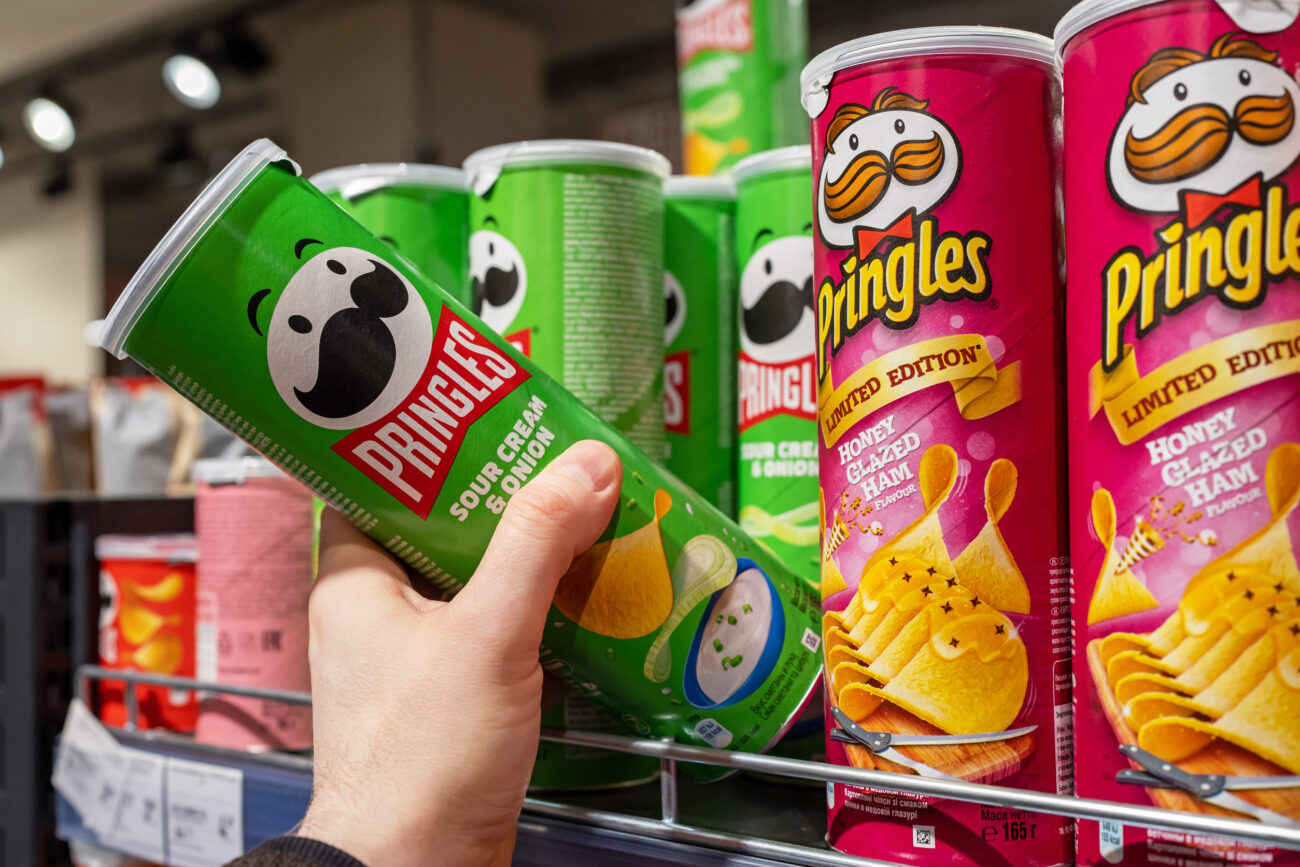 A buyer buys Pringles chips at a supermarket. Image Credit: 8creator/ 123RF