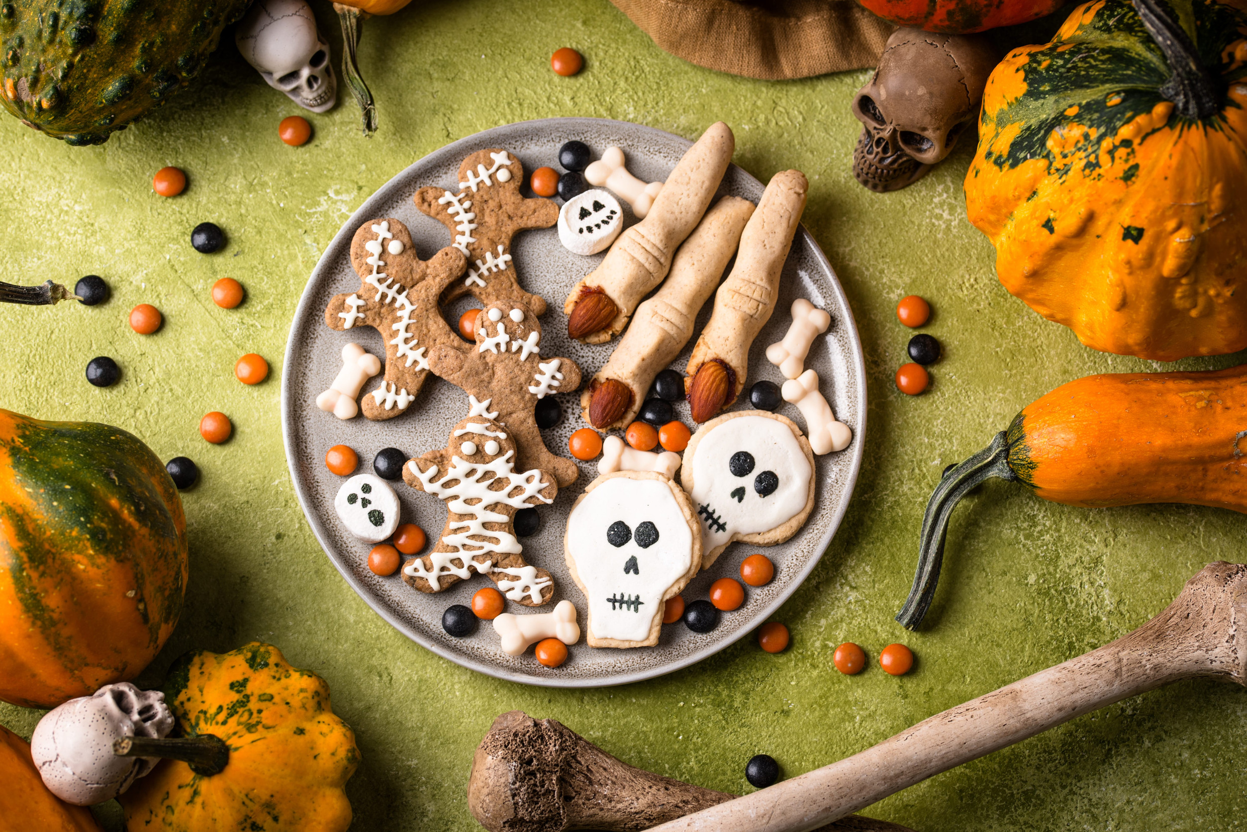 Halloween scary gingerbread cookies for party