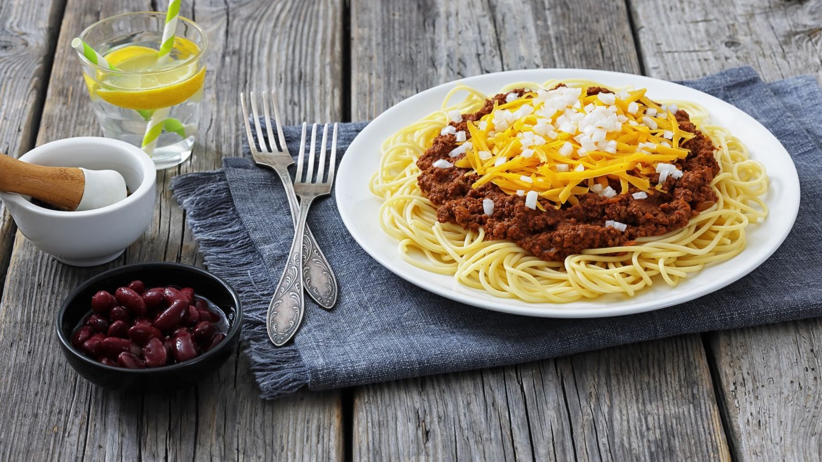 9 American Hometown Foods That Can Surprise First-Time Visitors
