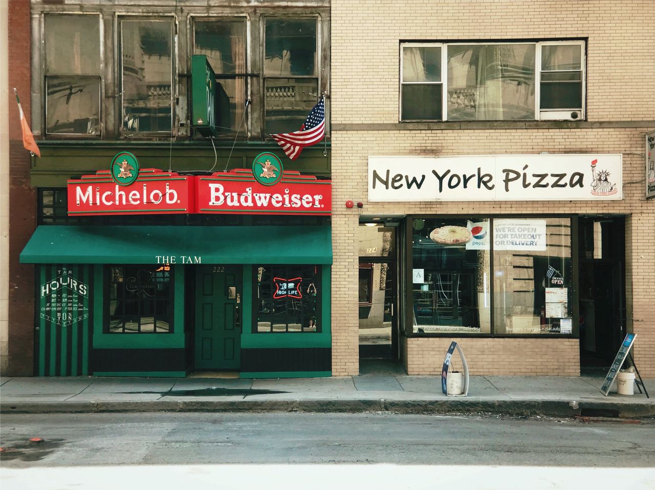 bar-and-pizzeria-by-street-