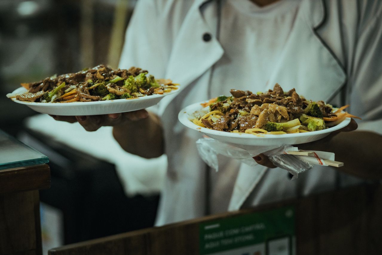 chef-serving-dishes-