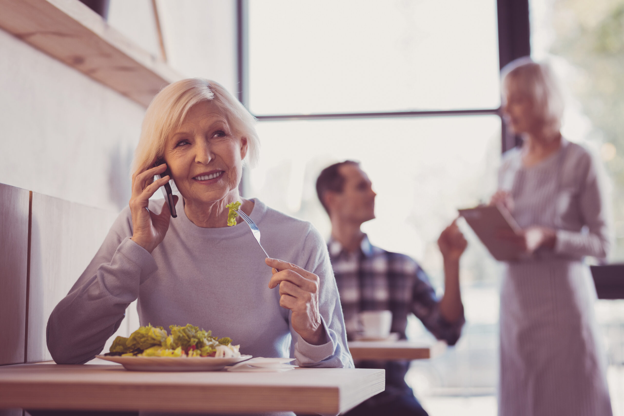 5 common boomer dining habits that many younger diners don’t understand