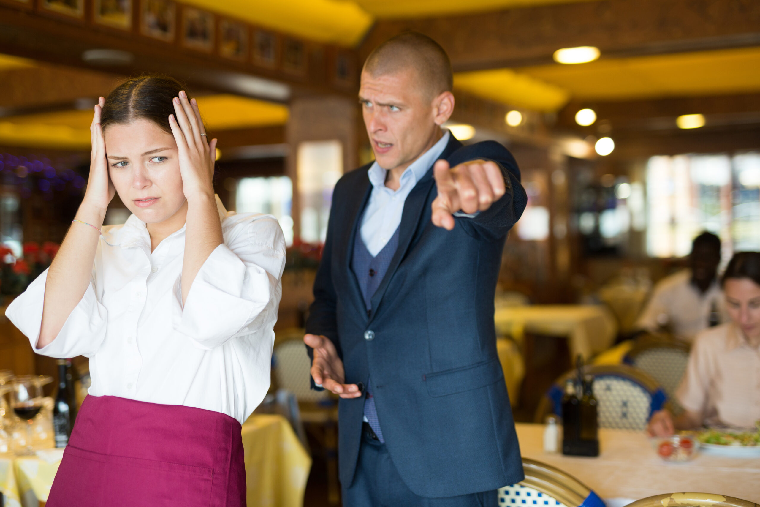 10 behaviors that will get you kicked out of a restaurant